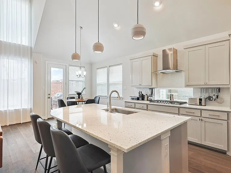 2346 Perdue Ave — Photo 6