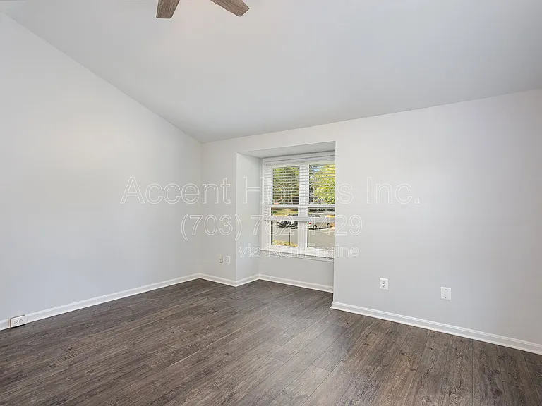 7301 Castleberg Ct — Photo 18