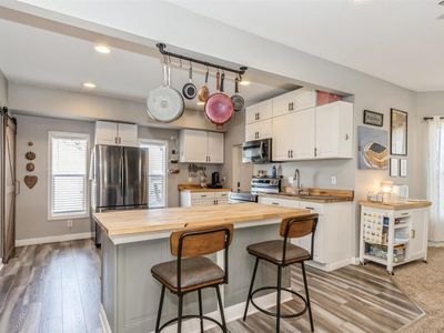 922 E Ave NW, Cedar Rapids, IA, 52405