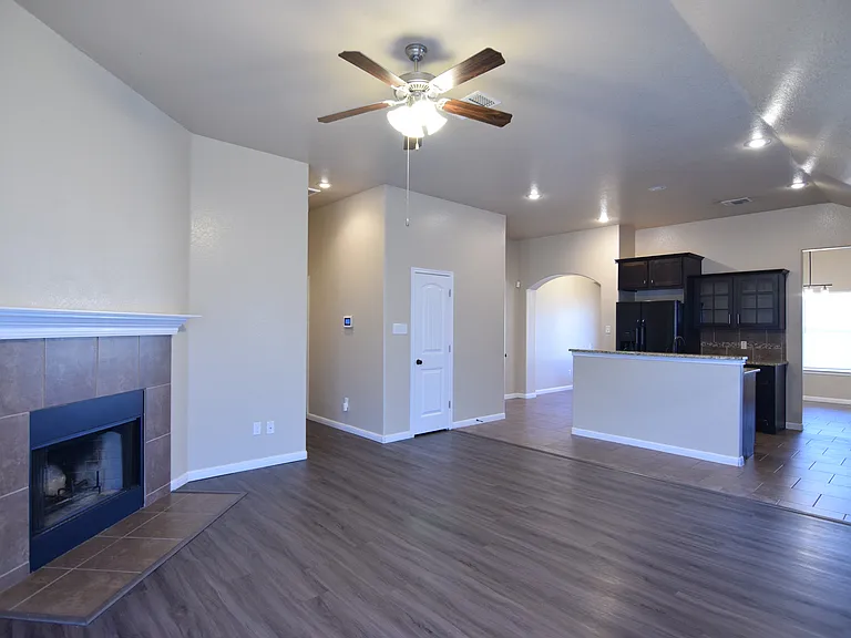 504 W Libra Dr — Photo 7
