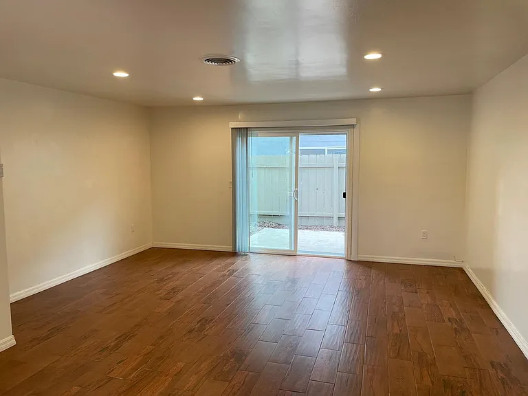 422 Grand Ave #A — Photo 10
