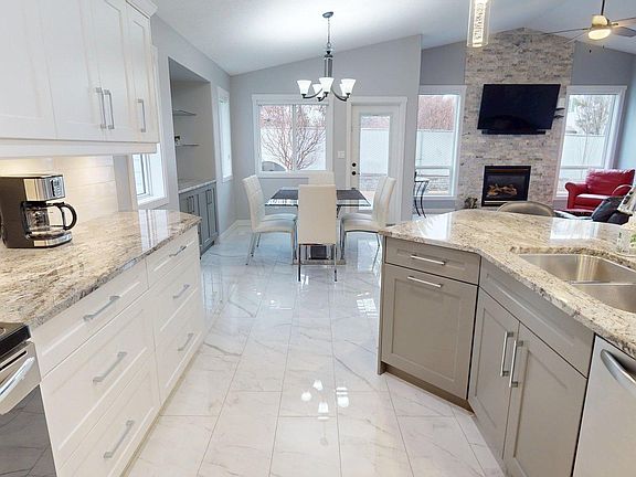 4th image of 65 Riverpark Rd