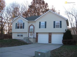 624 SE Bugle Ct, Blue Springs, MO 64014