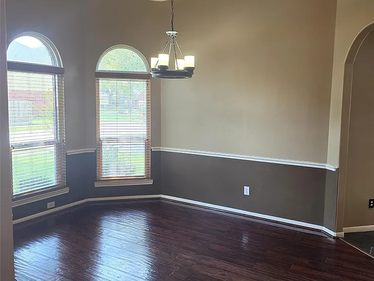 1138 Sussex Trl — Photo 4