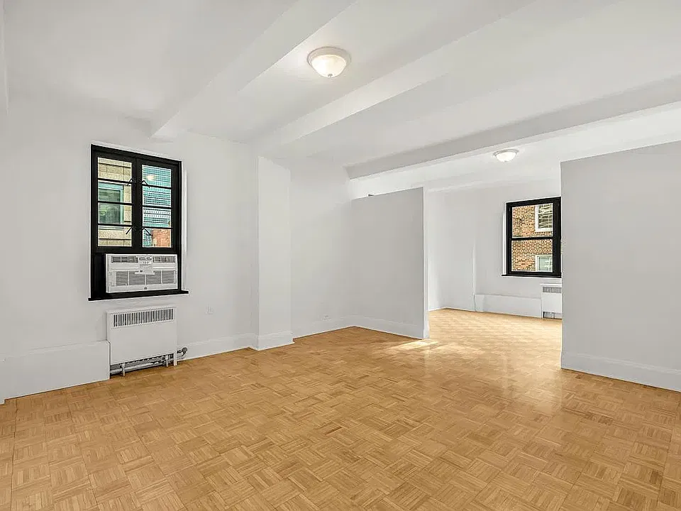 310 E 44th St #1001