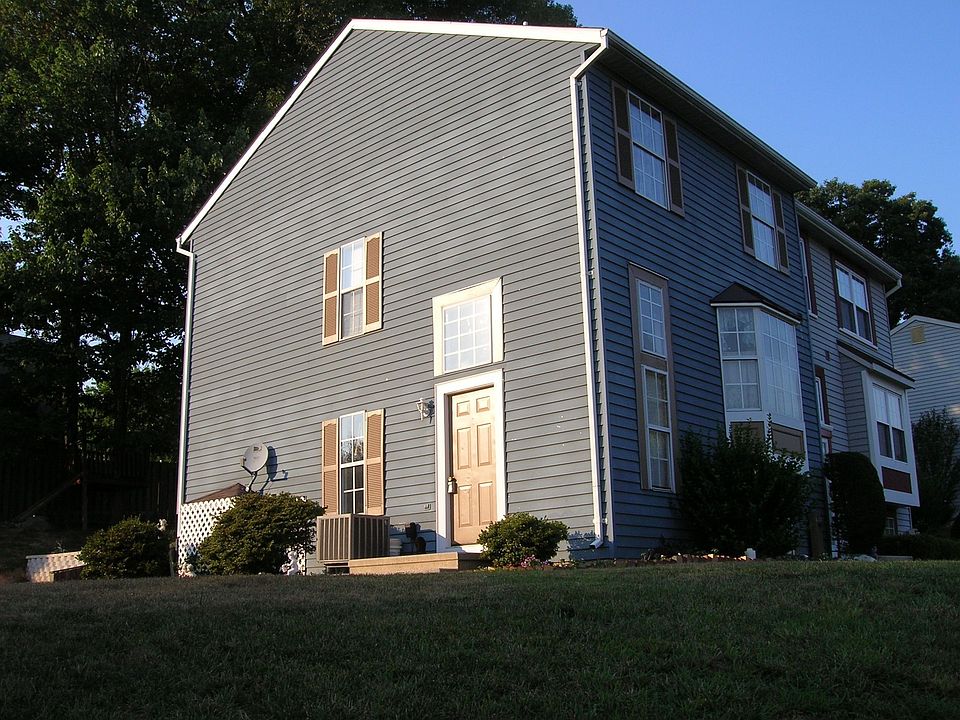1st image of 985 Boxwood Dr