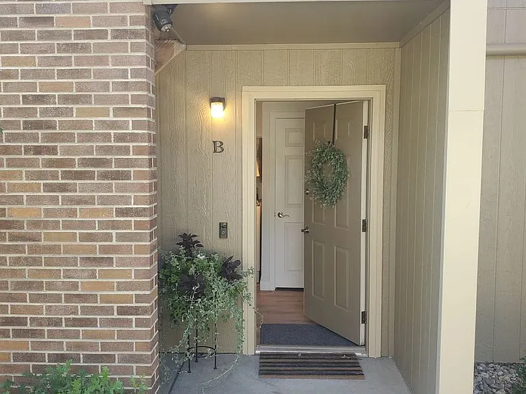 1425 Bacchus Dr #B13 — Photo 2