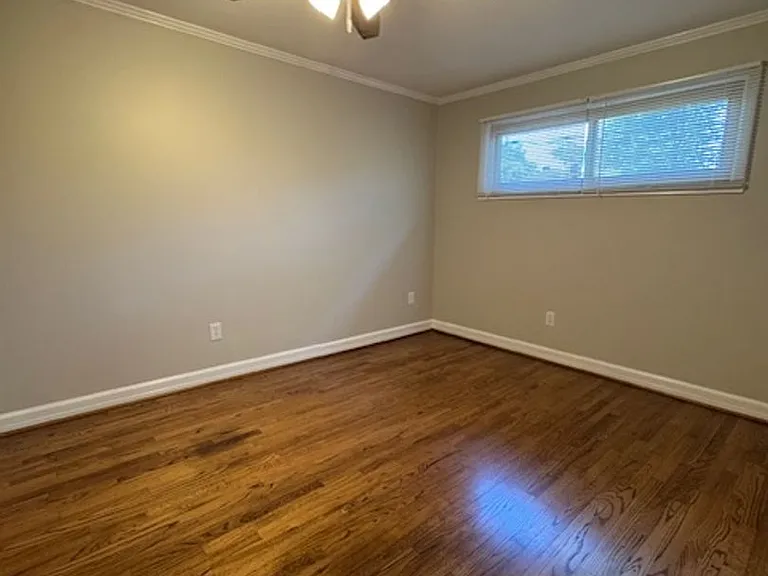 411 Croft St — Photo 14