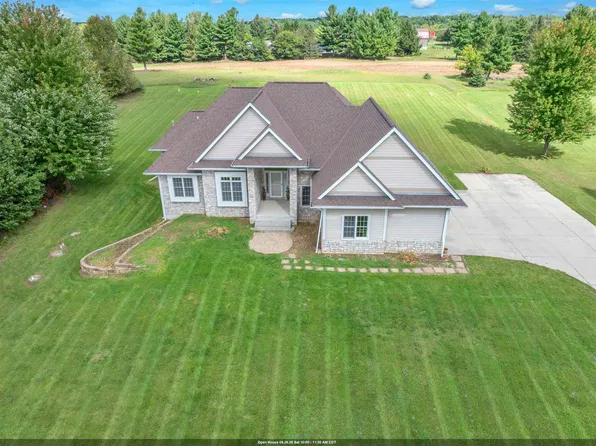 7611 Fairway Ln, West Bend, WI 53090