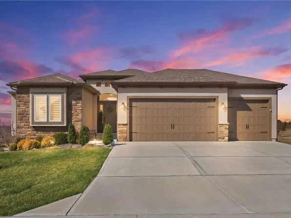 11230 S Zarda Dr, Olathe, KS 66061