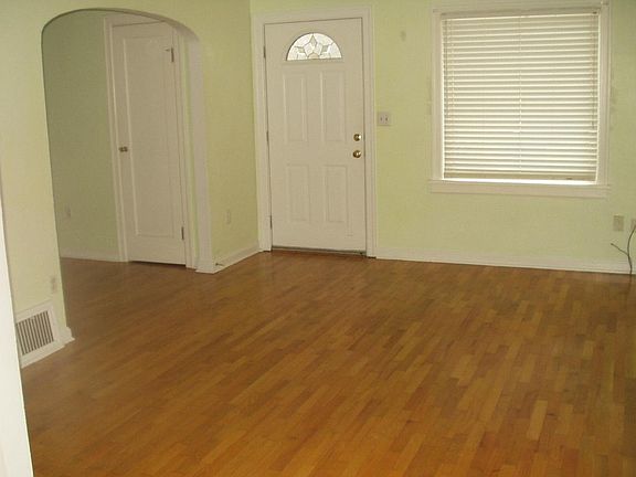 3rd image of 1728 Puget St NE