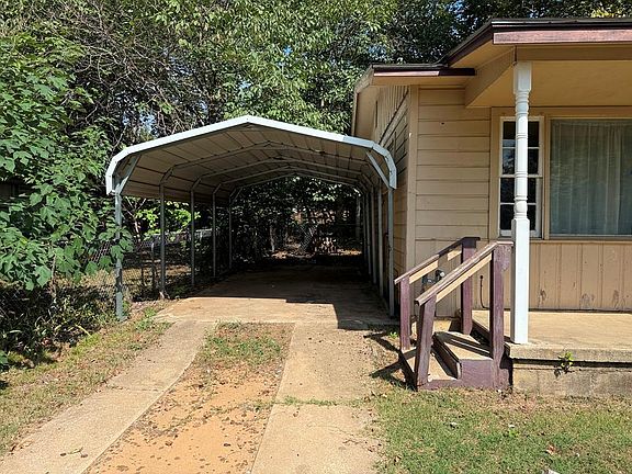 3rd image of 1822 W Elm St