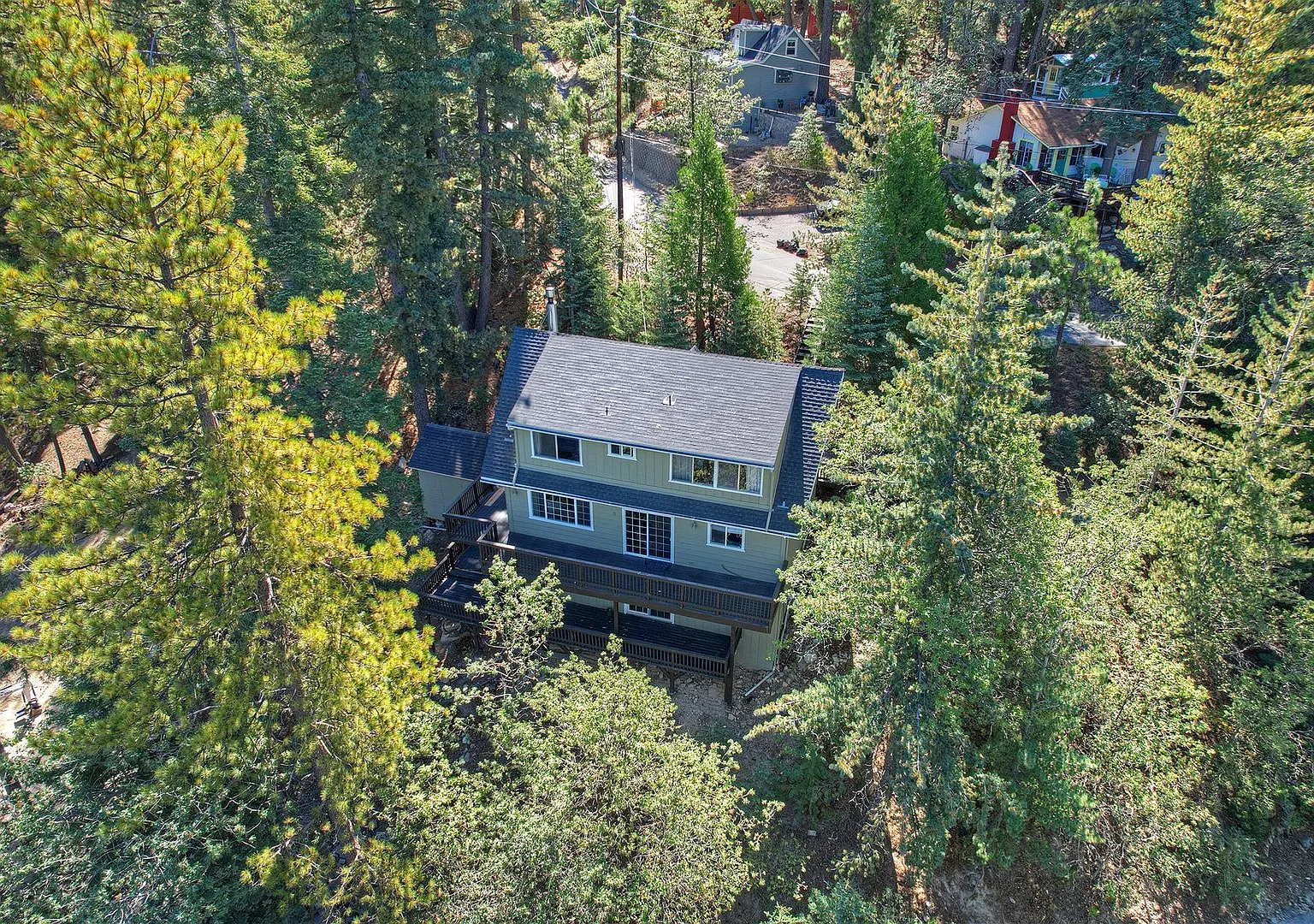 Large 3 Bed / 2 & 1/2 Bath Cabin For Rent in Twin Peaks — Photo 2