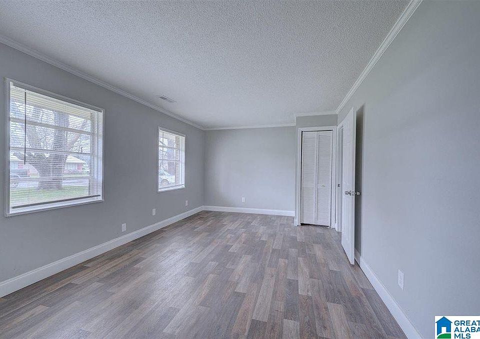 2nd image of 521 Lovoy St