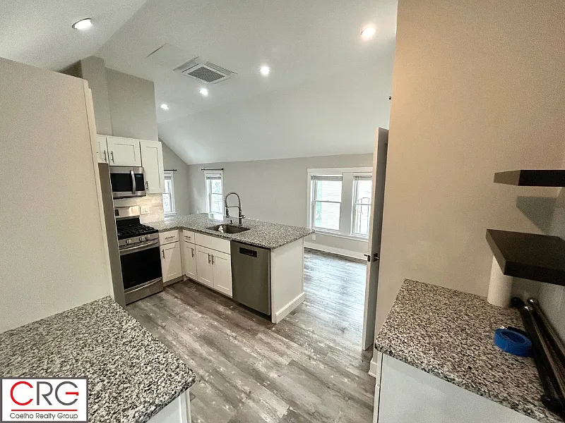 2 bed, 900 sqft, $3,200 — Photo 2