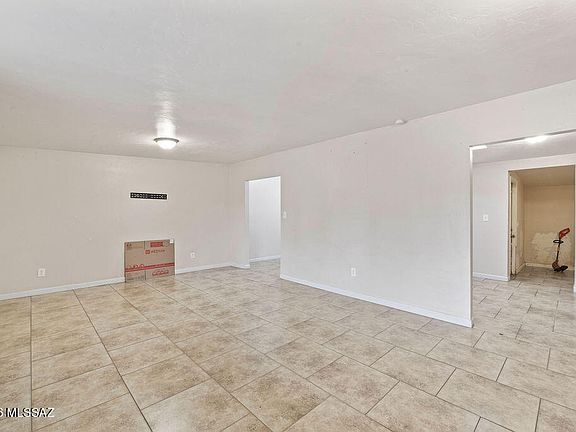 2nd image of 1301 W Kleindale Rd