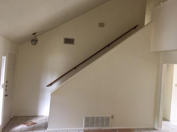 3rd image of 9335 Thornbury St