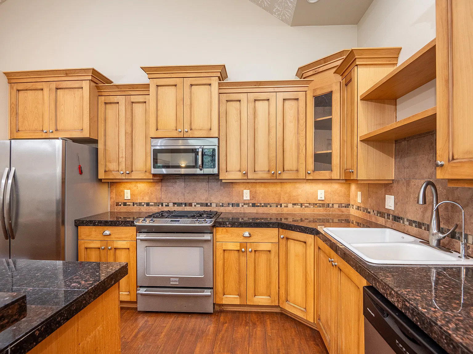 3 bed, 2176 sqft, $2,950 — Photo 4