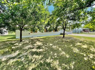 6091 Live Oak Dr, Kaufman, TX 75142