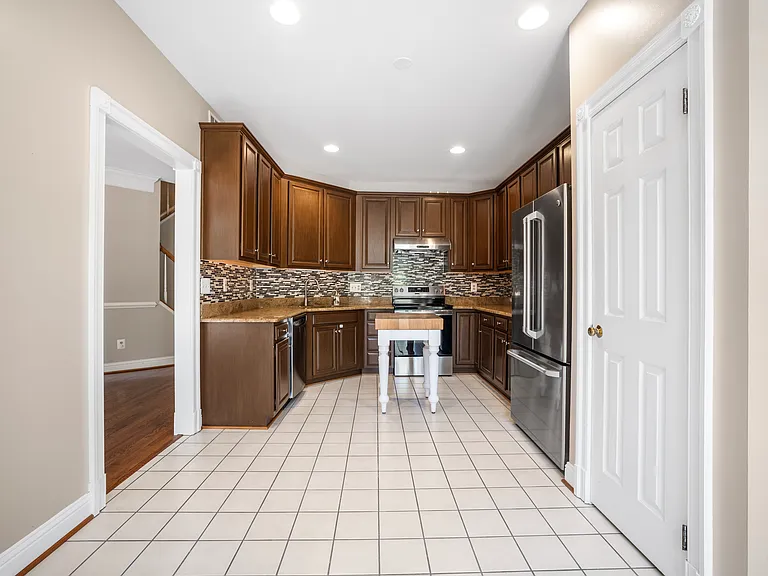 10186 Castlewood Ln — Photo 14