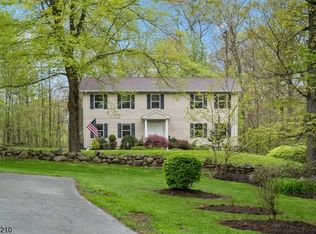 23 Cooper Rd, Oak Ridge, NJ 07438