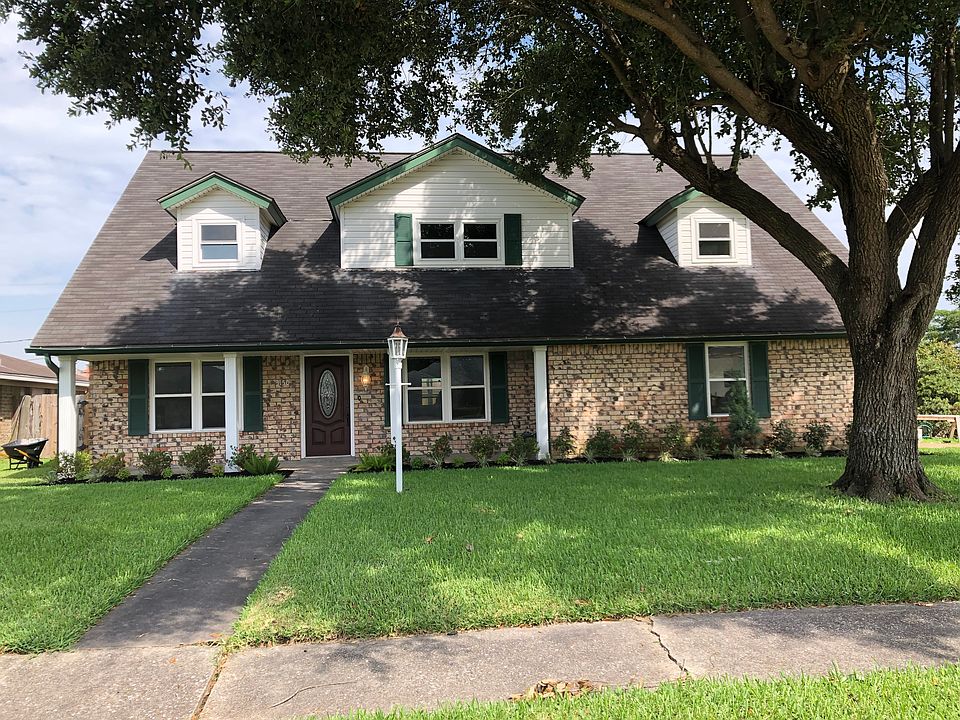 1st image of 3150 Crest Dr