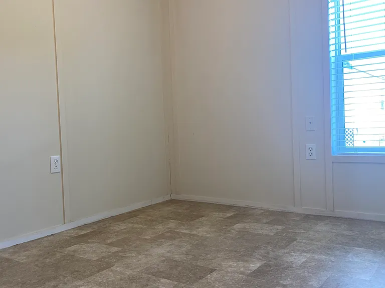 17024 Meridian Blvd — Photo 31