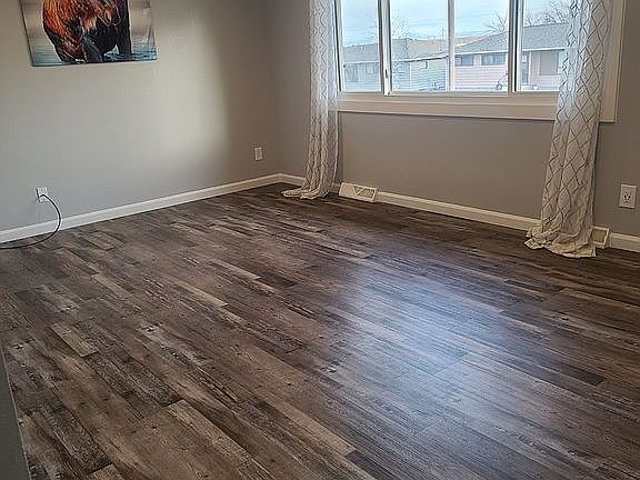 3rd image of 621 Skyline Dr NE