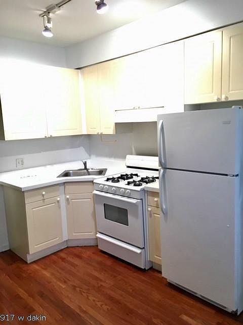 1st image of 917 W Dakin St #722