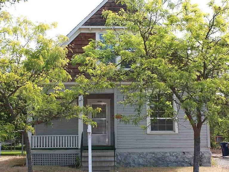 1420 N Cedar St — Photo 1