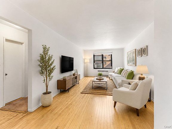 4th image of 87-40 Francis Lewis Boulevard #42B