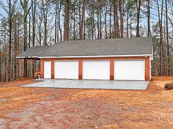 3rd image of 1194 Foster Road