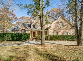 4005 Runnymede Dr, Lilburn, GA 30047