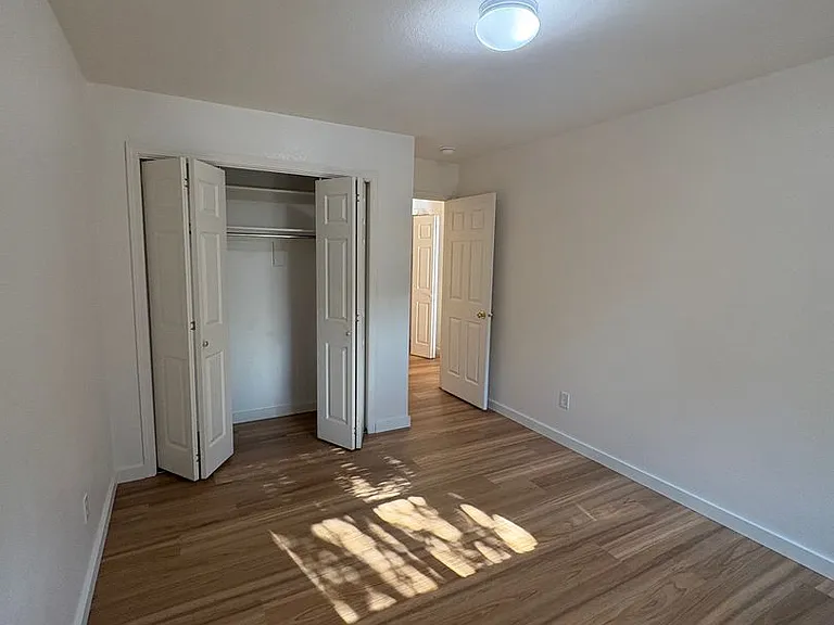 411 Greenway Ave — Photo 14