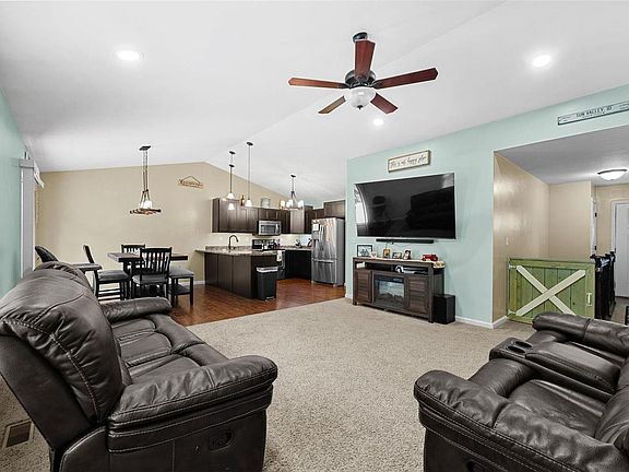 5th image of 41 Saint Kathleen Ct