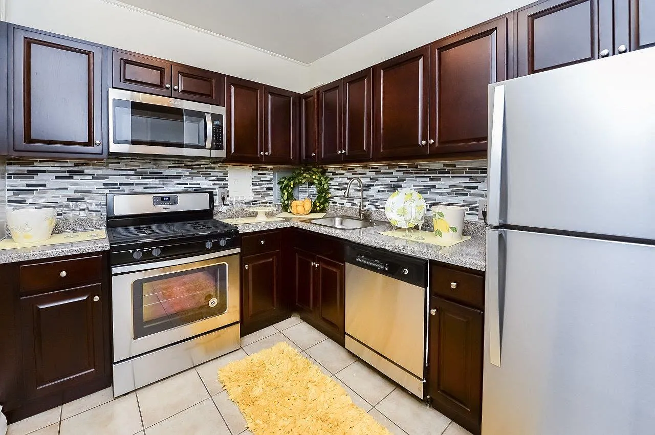Riverside Towers Apartment Homes — Photo 1