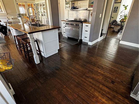 5th image of 401 W 4th St