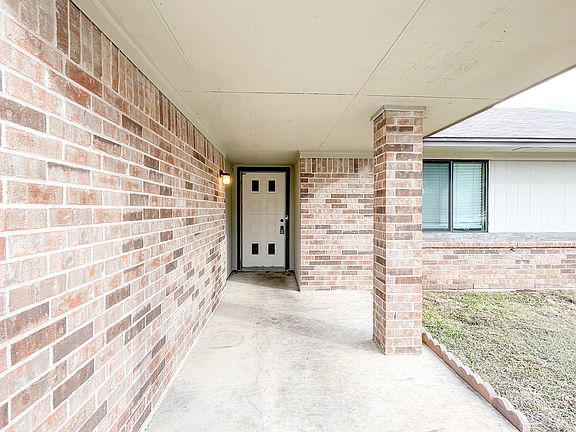 2nd image of 3002 Tallwood Dr