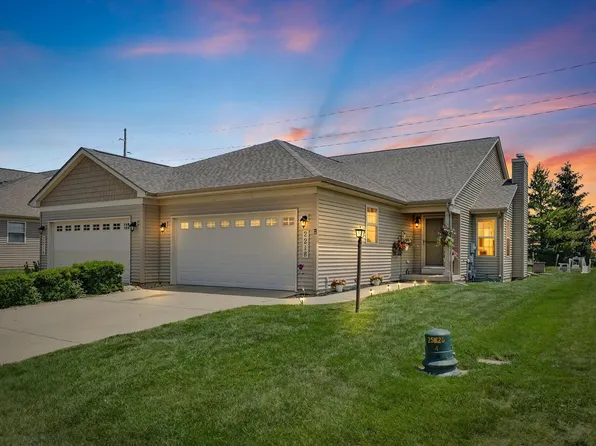 2218 Pebblebrook Ln, Urbana, IL 61802
