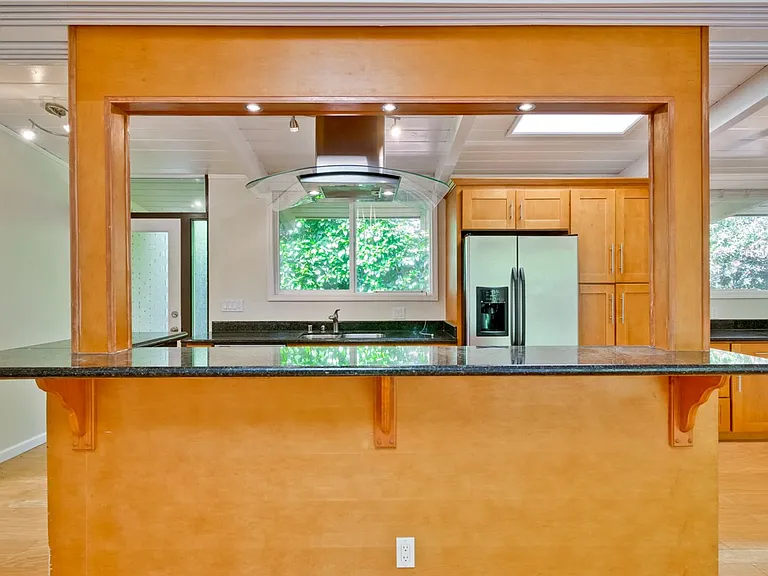 485 Emmons Dr — Photo 17