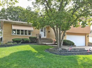 15225 Linden Dr, Oak Forest, IL 60452