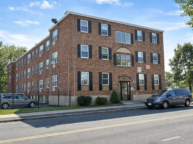 322 Hudson St / Luca Investments LLC — Photo 16