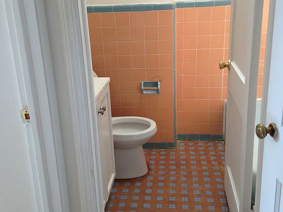 3rd image of 7043 Lynford St