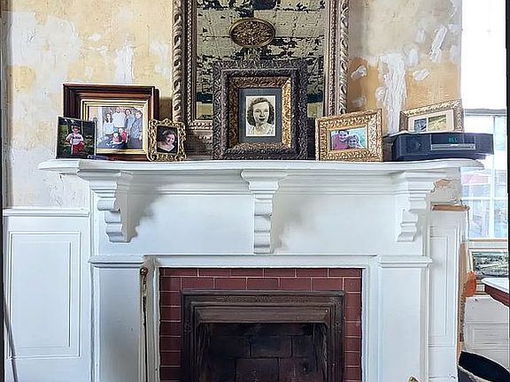 2nd image of 4392 Lexington Rd