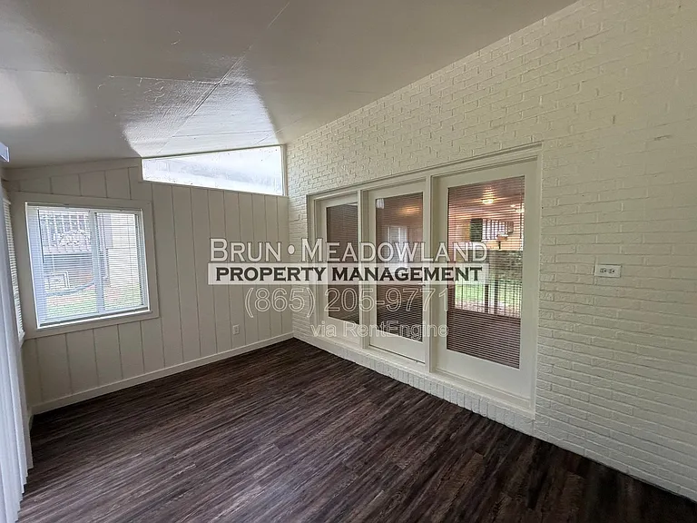 10409 Victoria Dr #D — Photo 16