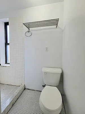 Rented by AZ REALTY NYC LLC | media 24