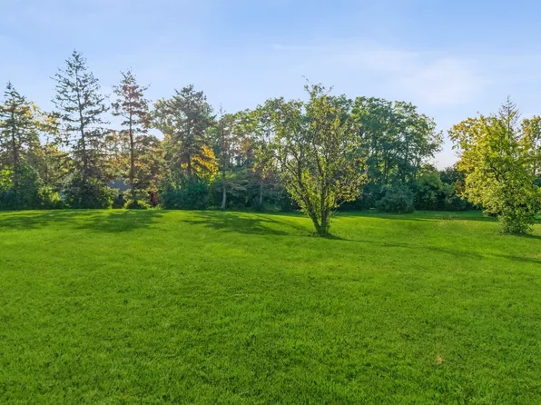 1350 N Saint Marys Rd, Libertyville, IL 60048