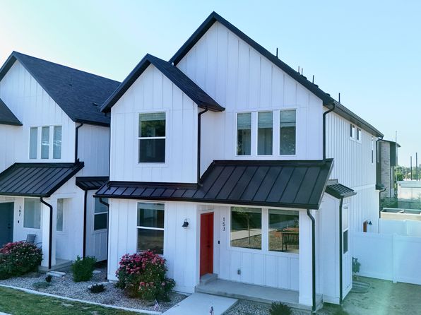 153 E Rochefort Ct