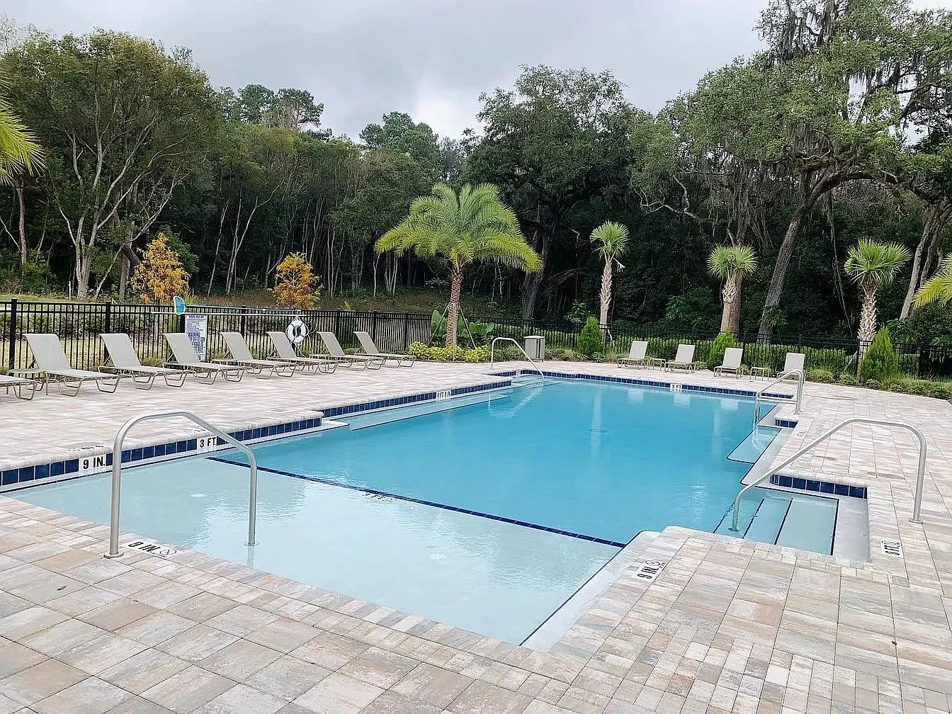 4 bed, 1828 sqft, $2,400 — Photo 2