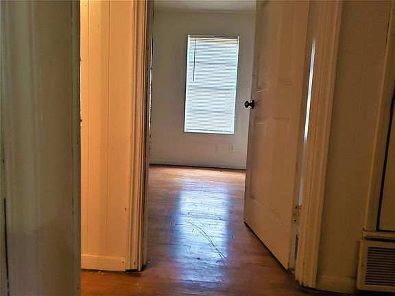 5th image of 7703 Claremont Dr